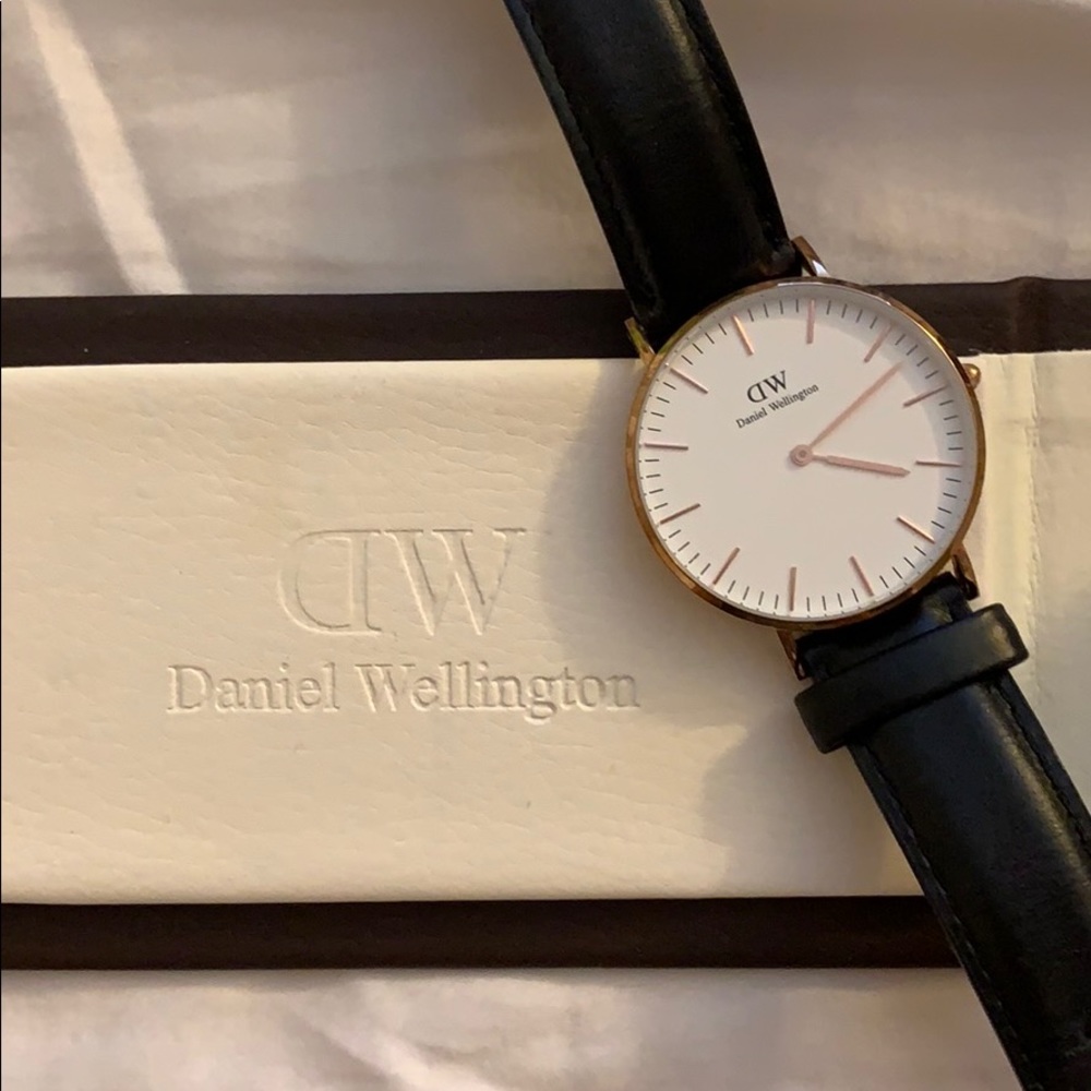 Daniel Wellington watch with 2 bands!
